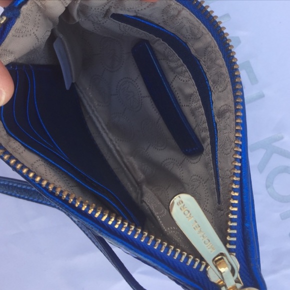 Michael Kors Sequin Wristlet - Picture 3 of 3